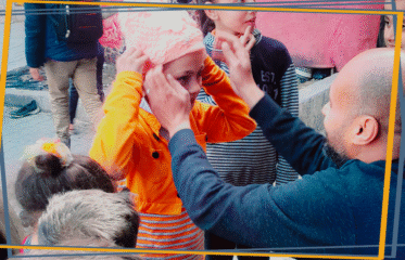 نفّذ فريق ليث الإغاثي يوم الإثنين، 2 ديسمبر 2024، حملة لتوزيع البطانيات على العائلات المتضررة في شمال غزة. وقد جاءت هذه المبادرة كخطوة مباشرة لتخفيف معاناة الناس، في ظل شتاء قارس يشتد مع الحرب.